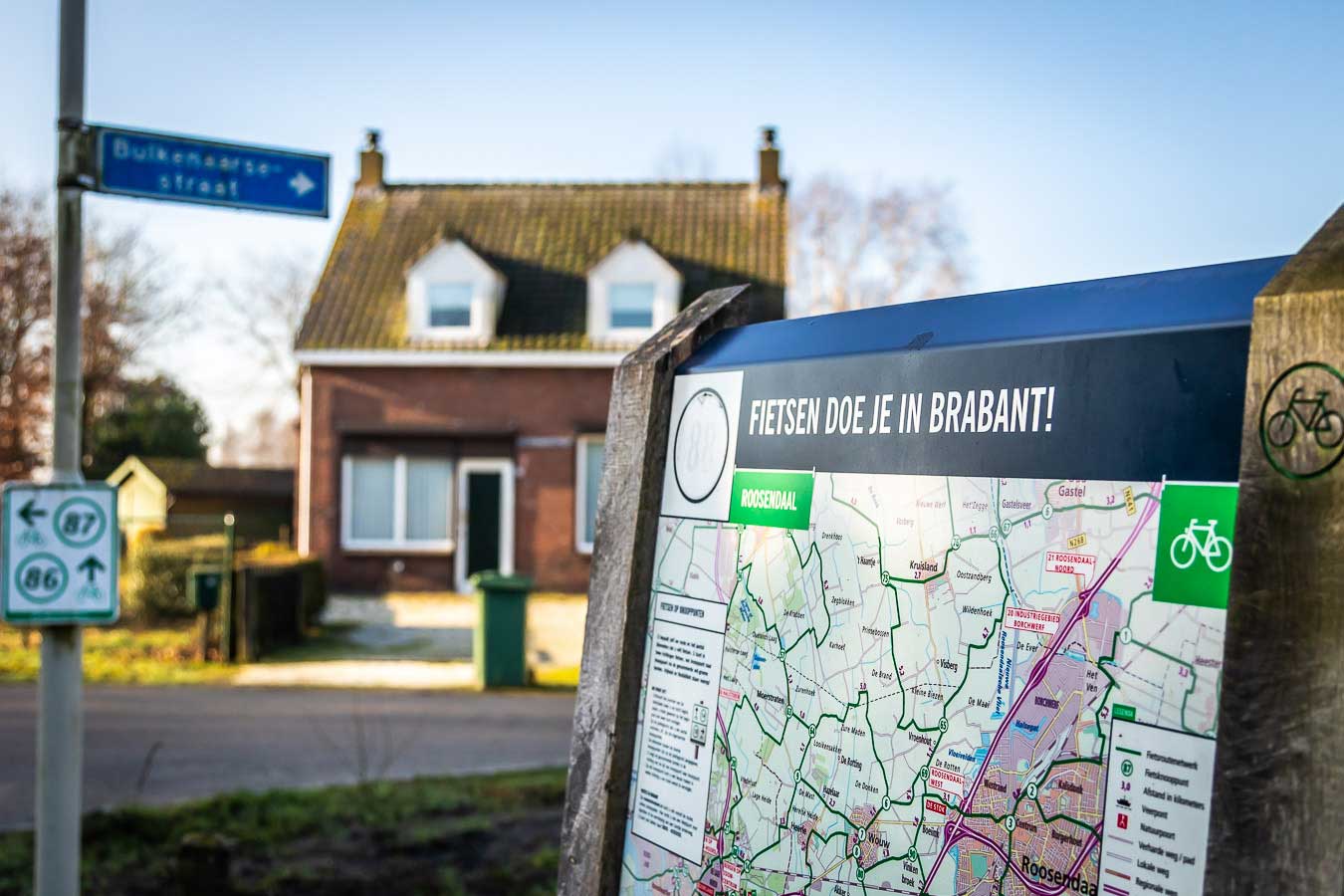 Bord met fietsroutes